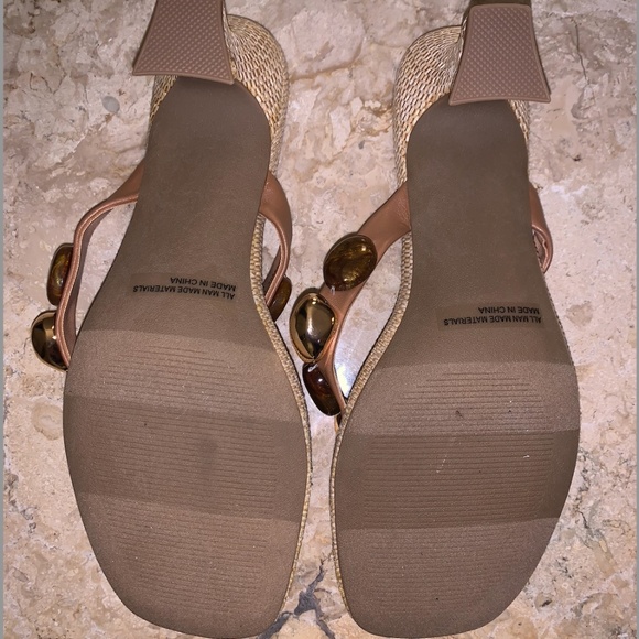 NWOT Size 7.5 Dolce Vita Gold and Gem Studded Sandals - Picture 9 of 9